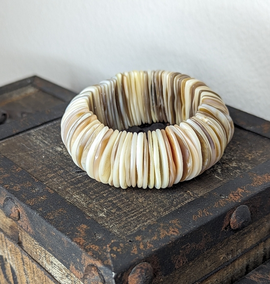 Anthropologie "Serefina" Shell Bracelet - Picture 3 of 6